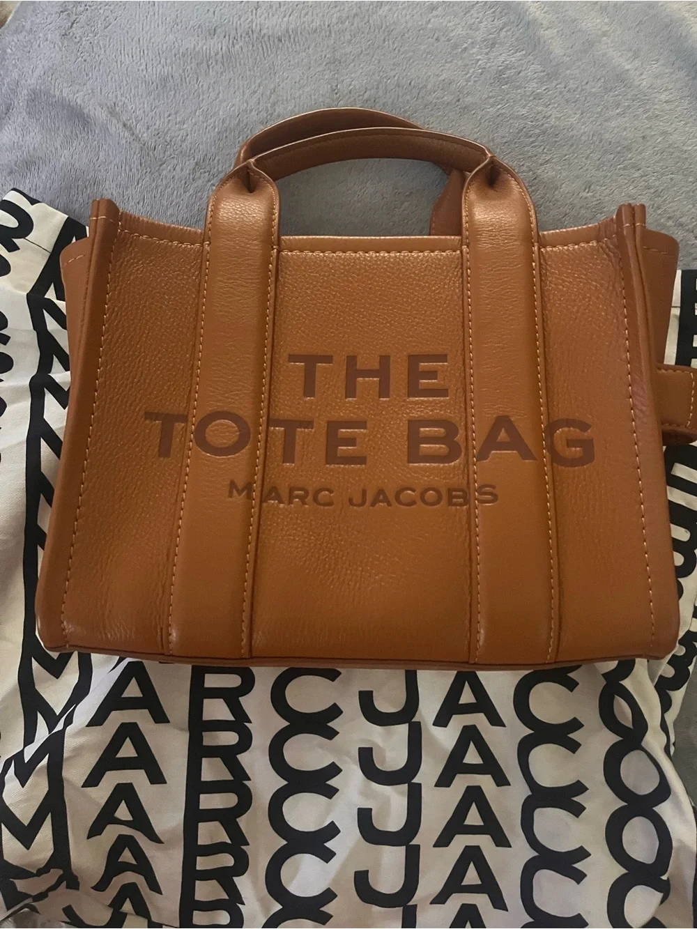 Marc Jacobs Leather The Tote SMALL size - Picture 3 of 15